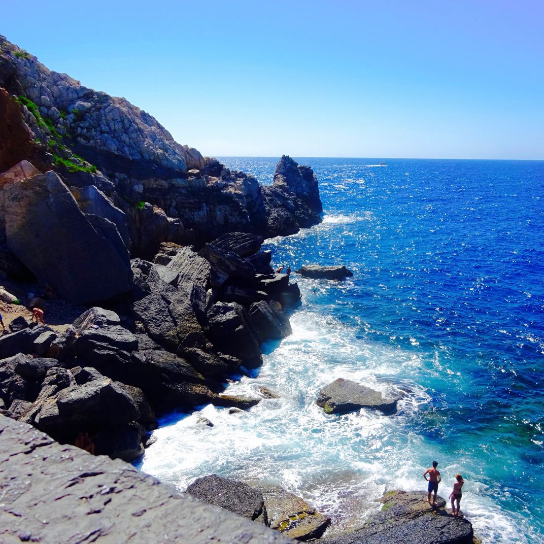 Cliff diving on a glorious summer day in Portovenere, Italian Riviera ...