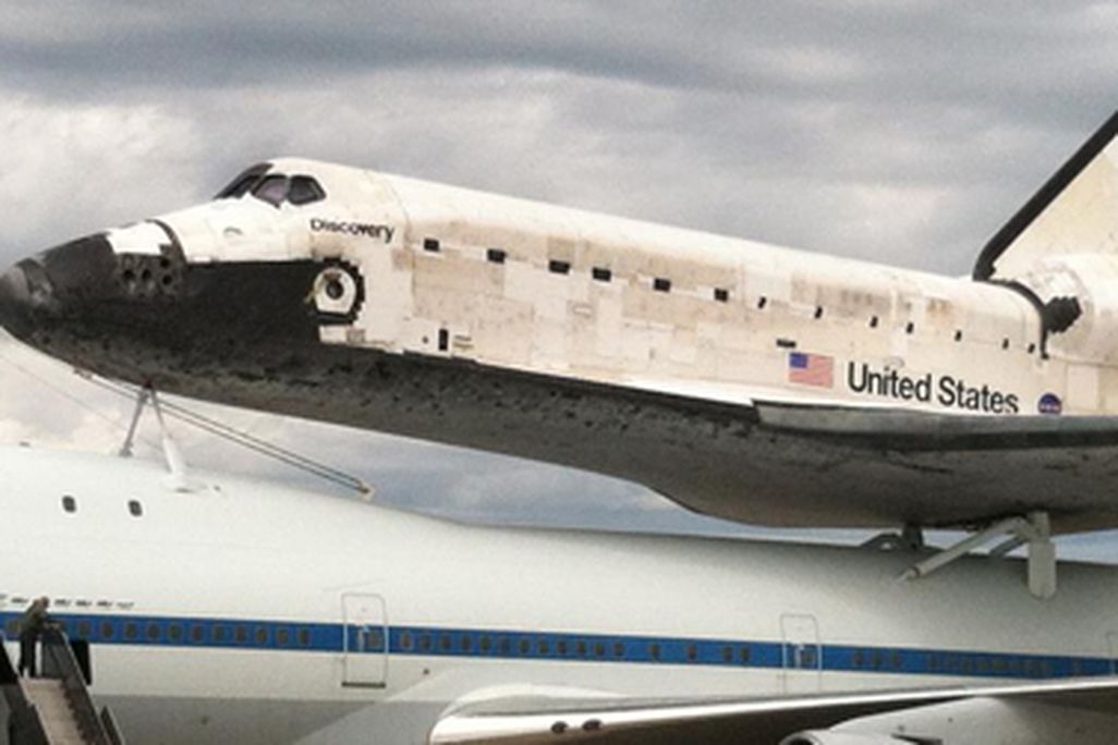 The Space Shuttle Discovery arrives at Dulles International Airport
