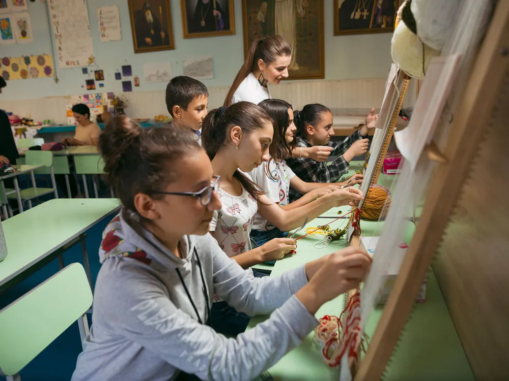 Children learning to weave carpets at Telik Crafts. (Photo by Narek Harutyunyan, My Armenia Program)