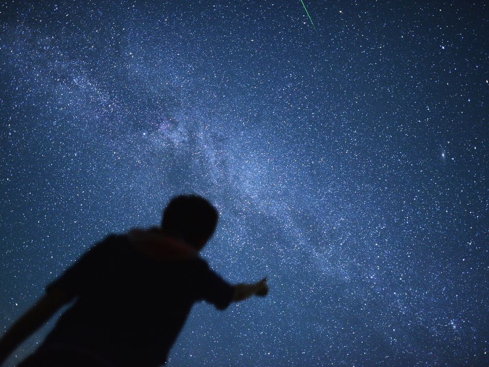 How to See Six Lined Up in the Night Sky This Month—and Glimpse