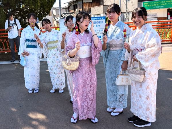 Japanische Mädchengruppe thumbnail