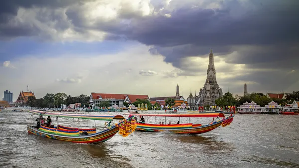 Longtail boats speed past Wat Arun thumbnail