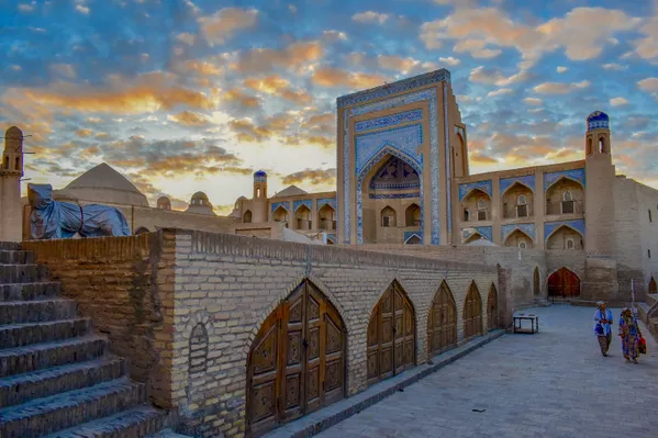 Dusty dawn in Itchan Kala thumbnail