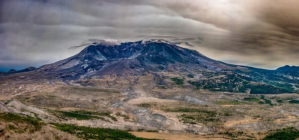 Mount St Helens under the clouds thumbnail