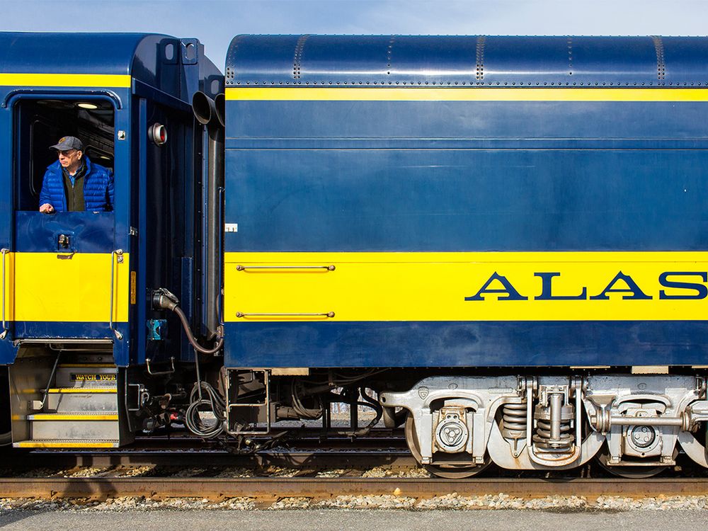 SQJ_1607_Alaska_Train_01.jpg