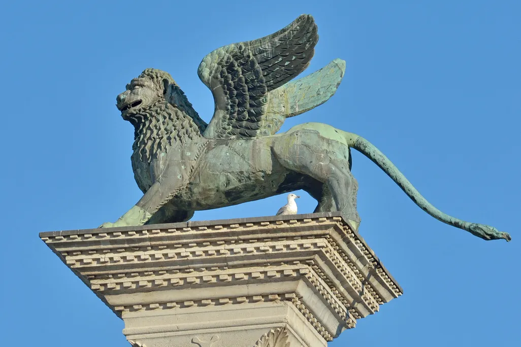statue