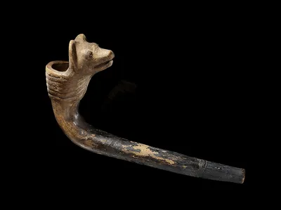 Haudenosaunee bear effigy pipe, 17th c. Cayuga Lake, New York. 22/3765 (Ernest Amoroso, National Museum of the American Indian, Smithsonian)