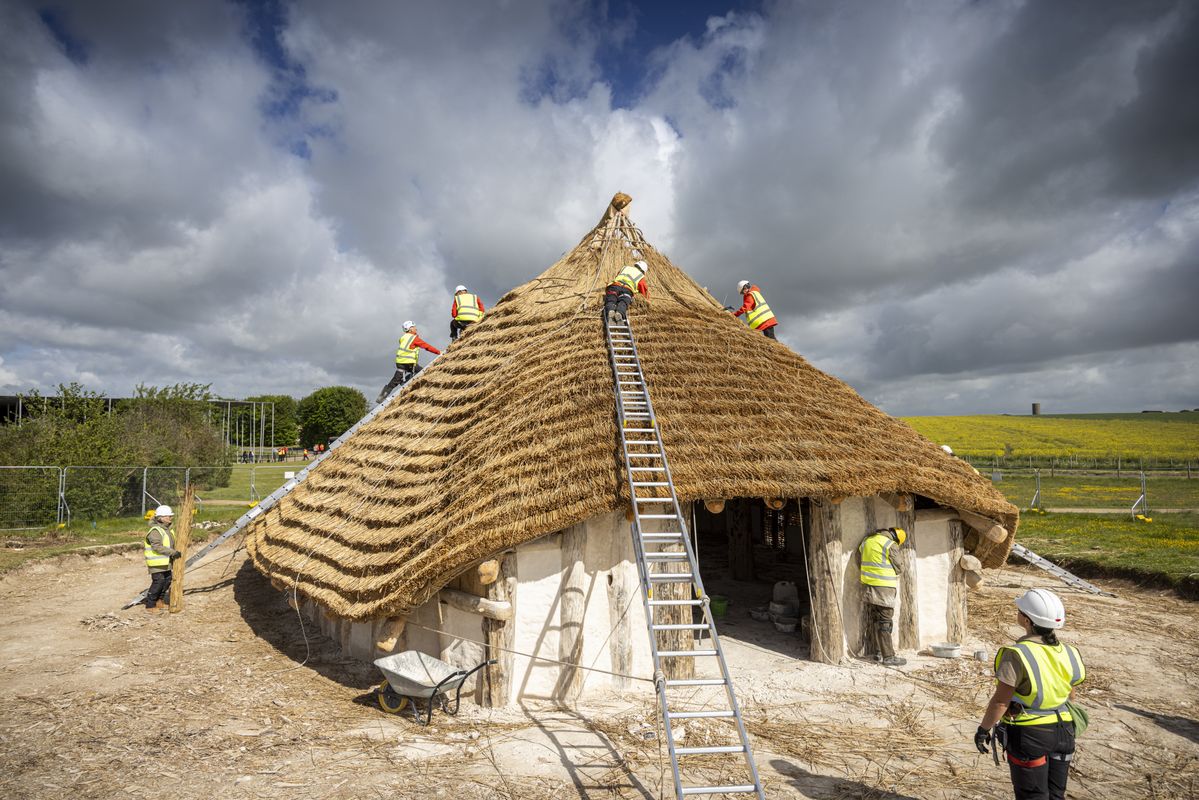 A 4,500-Year-Old Neolithic Hall Replica Rises at Stonehenge as Archaeologists and Volunteers Build With Prehistoric Tools and Techniques