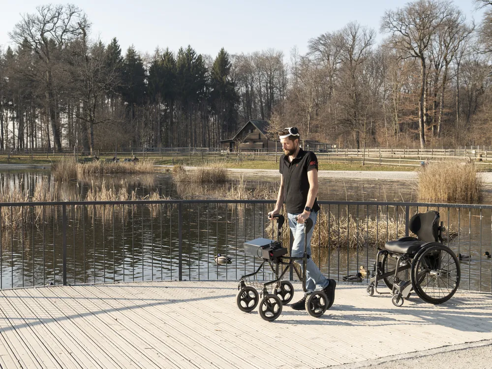 Gert-Jan Oskam walking with a walker while wearing the equipment