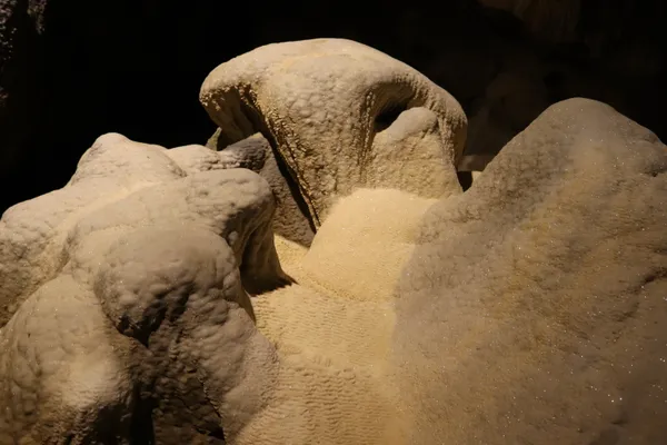 Poole's Cavern Boulder thumbnail