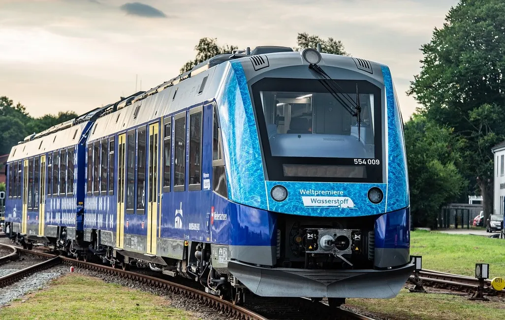 Coradia iLint on tracks