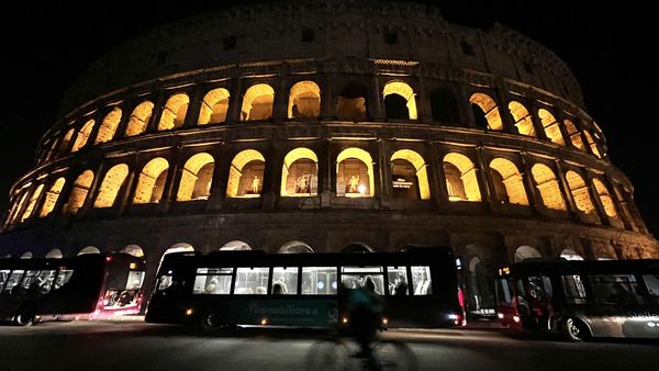 Modern traffic jam in ancient Rome thumbnail