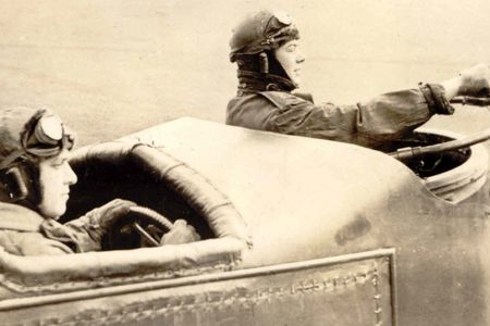 A pilot and gunner inspect the Handley.