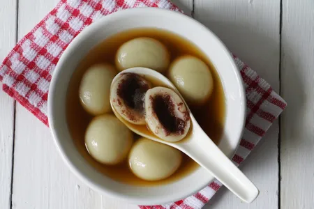 Tang yuan fill the bowls of Asian&nbsp;households worldwide during Lunar New Year celebrations, the white, spherical desserts serving as edible representations of the moon shining overhead.
&nbsp;