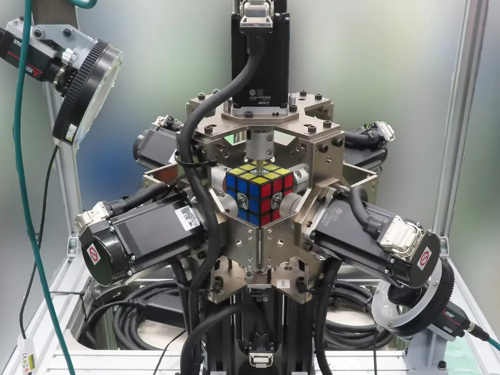 A Rubik's cube is held within the motors of TOKUFASTbot, developed by Mitsubishi Electric