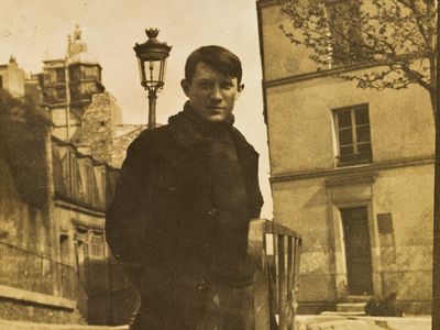 Picasso in Place Ravignan in Montmartre in 1904