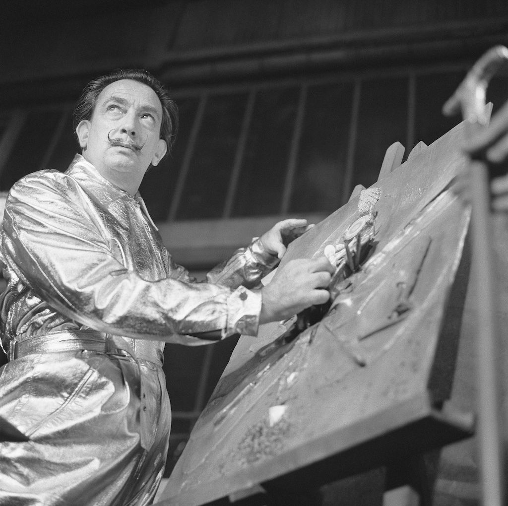 Another flagrant museum heist has rocked France. Thieves stole an enormous bronze book cover designed by Salvador Dalí from a small contemporary art collection 