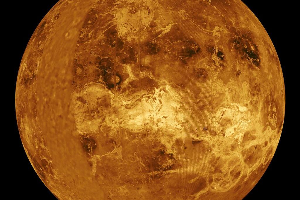 Venus, a great place to take a few laps in orbit