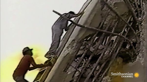 Preview thumbnail for Chilling Footage of the 1989 Cypress Freeway Collapse