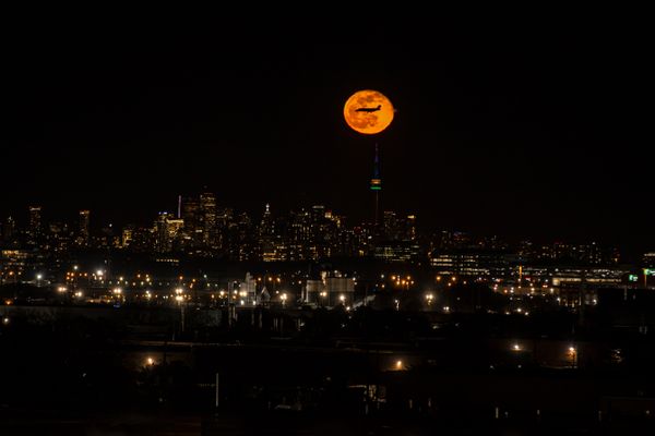 Moon vs Cntower thumbnail