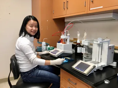 Reproductive biologist Pei-Chih Lee helped develop a new procedure to dehydrate and preserve samples of cat ovarian tissue without freezing. 