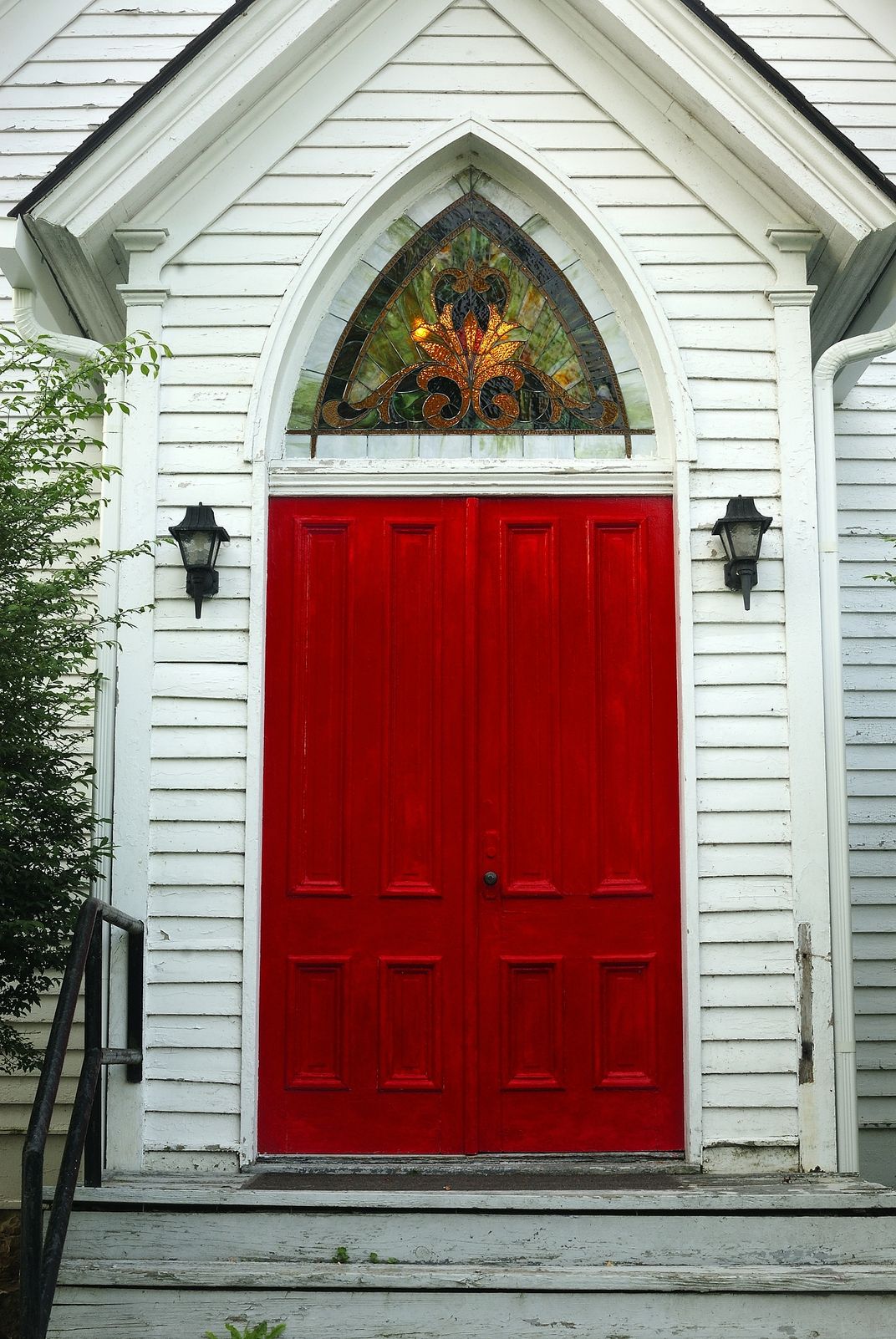 Country church with red door | Smithsonian Photo Contest 