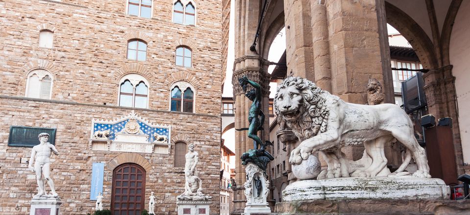  Loggia dei Lanzi with the Medici lion and Palazzo Vecchio 