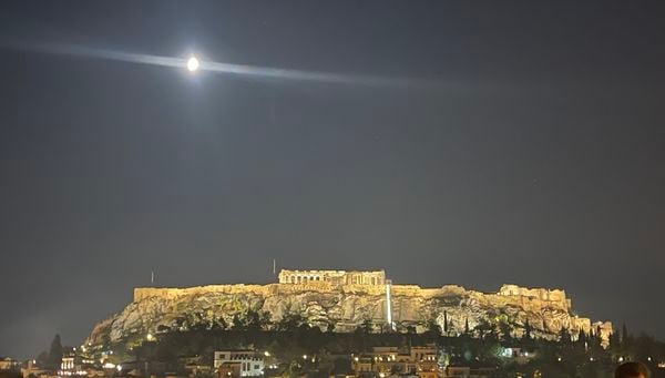 The moon rising over the Parthenon thumbnail