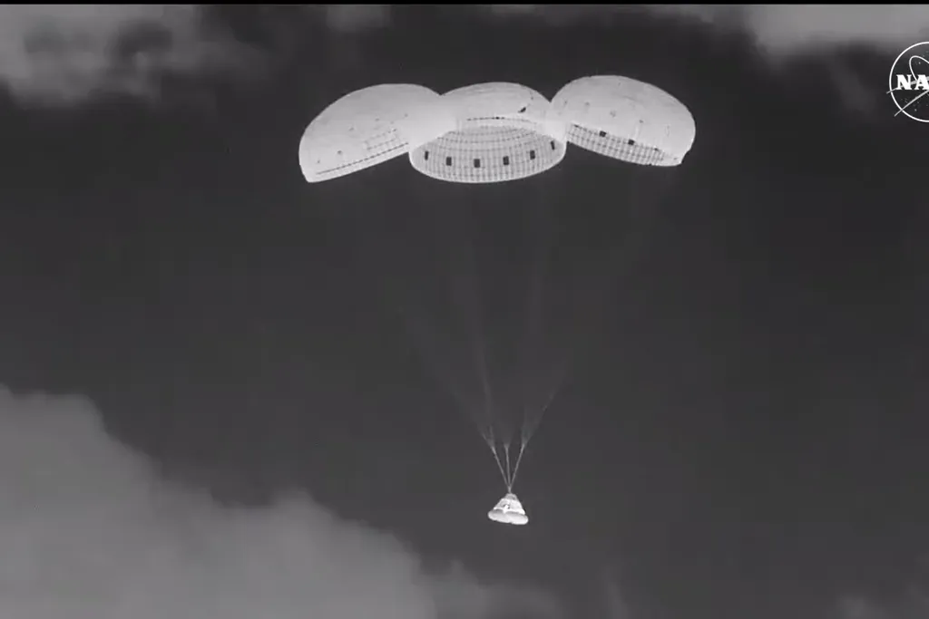 Calypso Starliner capsule with parachutes