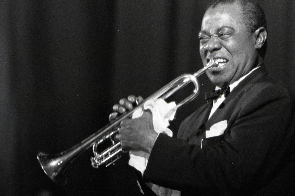 louis armstrong playing