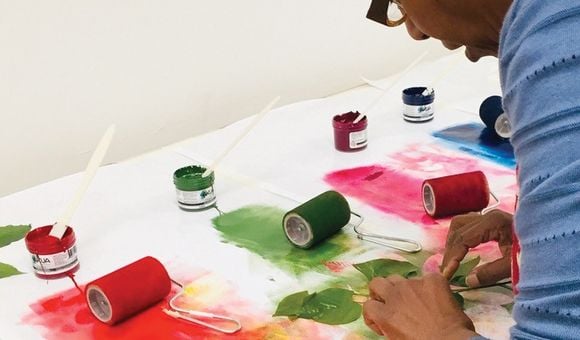 A student learns how to turn spring foliage into botanical watercolors and prints on paper in the Smithsonian Associates studio arts class, Painting and Printing: Leaves Two Ways. (Sue Fierston)