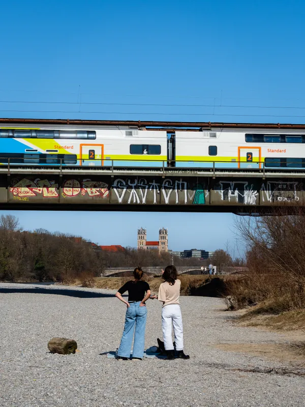 ladies in Munich thumbnail