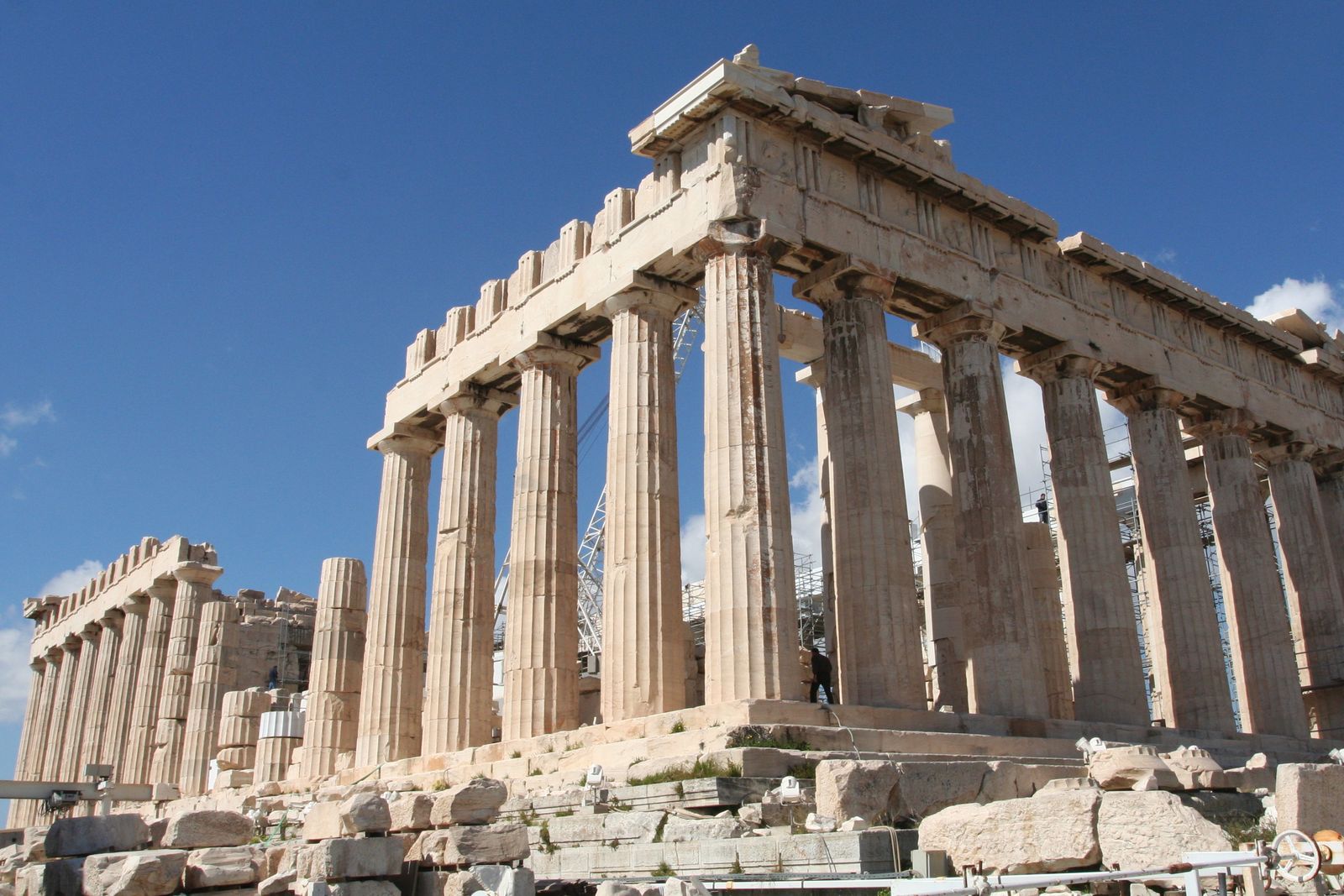 Centuries Ago, an Architect Characterized the Parthenon’s Curves as a Clever Optical Illusion. Now, a Mathematician Begs to Differ