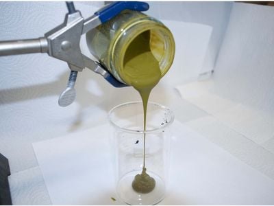 Researchers at the U.S. Department of Energy's Pacific Northwest National Laboratory have discovered a way to turn a small mixture of algae and water into a kind of crude oil in less than an hour.