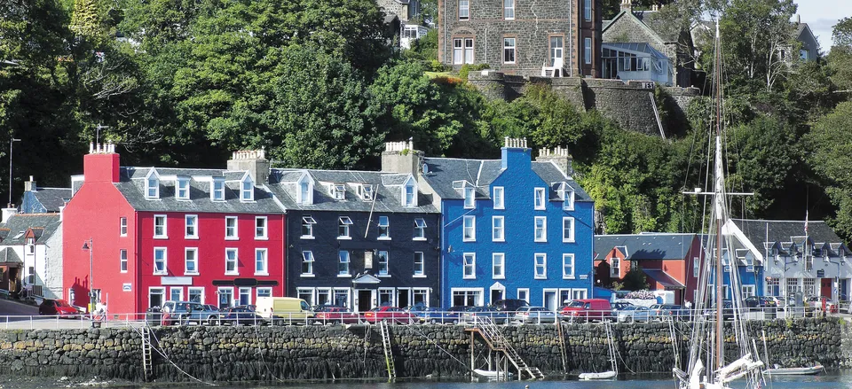  The village of Tobermory, Isle of Mull 