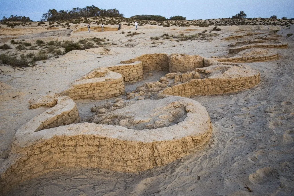 curved wall