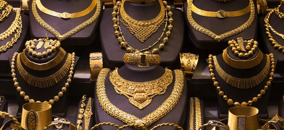  Gold market window in Dubai, U.A.E. 