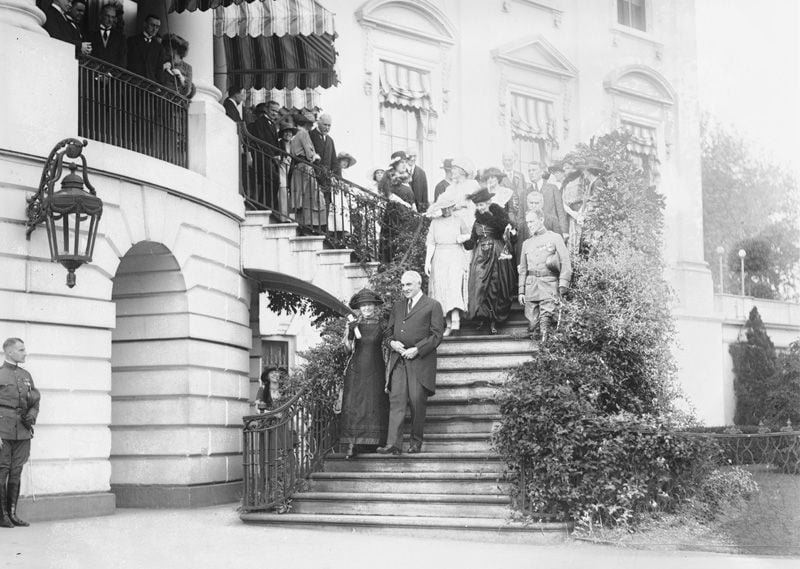 Black and white photo of Curie and President Harding on the White House steps