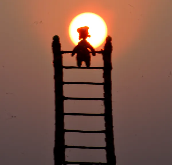 Easiest way to land on the Sun thumbnail