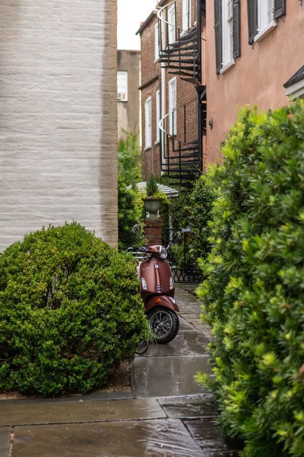 Quiet Alley in Charleston thumbnail