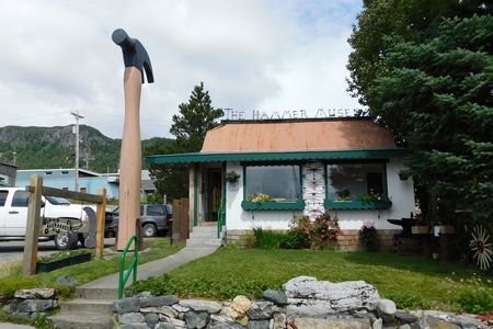 To grab pedestrians&rsquo; attention, Pahl built a 19-foot-tall hammer and erected it on the lawn in front of the museum in 2007.