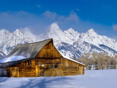 Winter in Yellowstone and Grand Tetons: A Tailor-Made Journey description