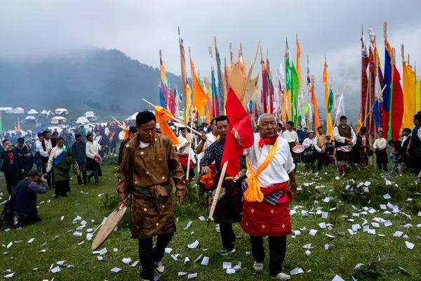 Grand gathering on the grassland thumbnail