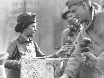 Women of the Salvation Army relied on ingenuity to serve up thousands of donuts to WWI soldiers. 