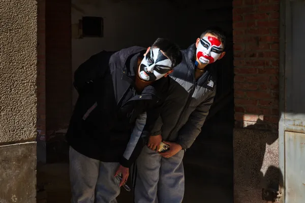 red white black thumbnail