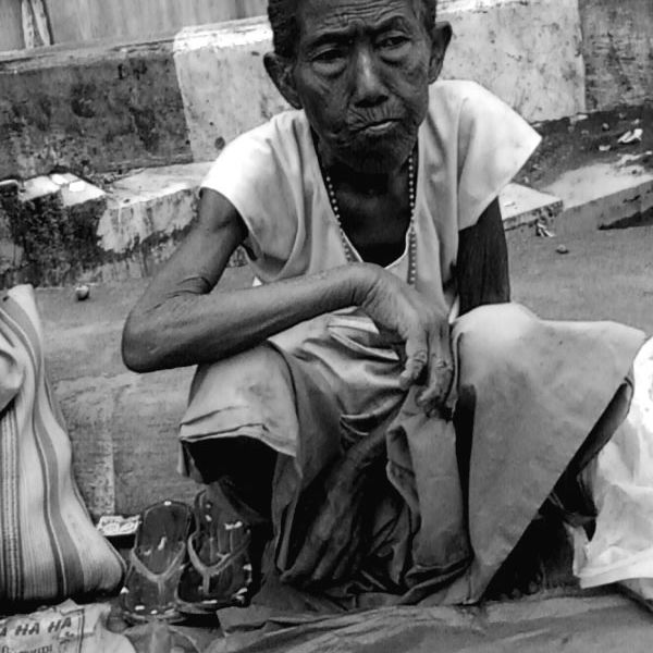 TitleOld Woman This Old Granny Sells Fruits By The Ro