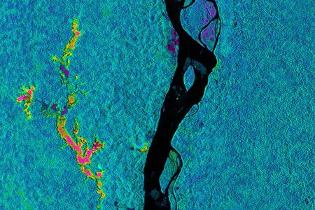 Areas likely to flood along Ecuador's Napo River appear in the airborne radar images.