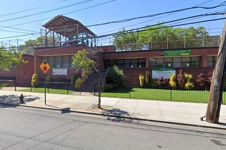 On Brooklyn&#39;s Hegeman Avenue, one of the centers with a rooftop playground spans an entire city block.