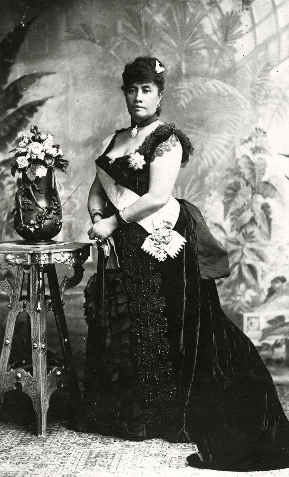 Queen Liliʻuokalani's 1887 portrait