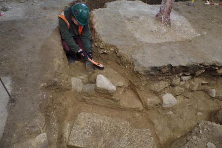 Researchers conducting excavations near Bath Abbey have uncovered the remains of an apse dated to between the late eighth and late tenth centuries.